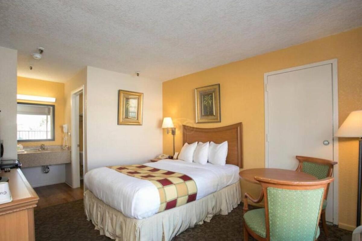 Budget International Airport Motel